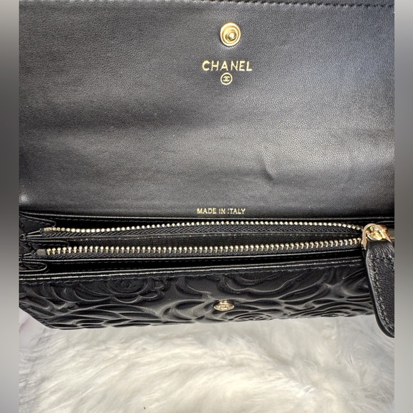 NWOT Precision GWP Chanel Camellia Embossed Large Gusset Flap Wallet Black ❤️… - Picture 2 of 8